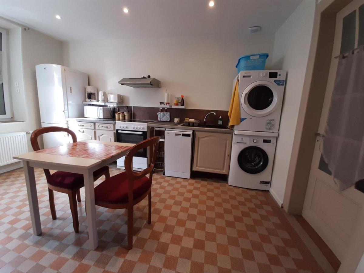 Le Plain Pied Sur Place 萨尔特河畔勒梅勒 外观 照片