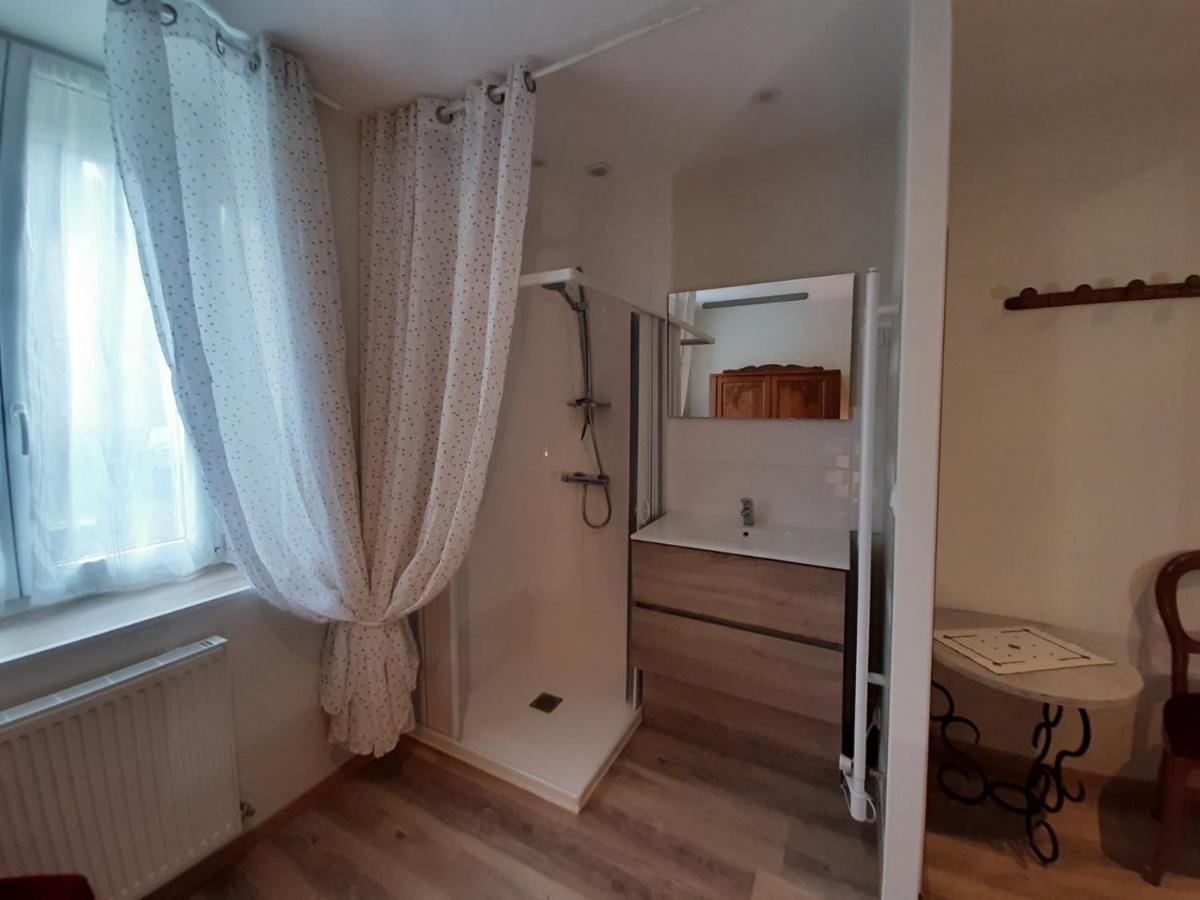 Le Plain Pied Sur Place 萨尔特河畔勒梅勒 外观 照片